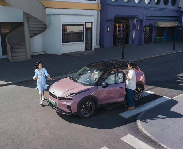 領(lǐng)克06實(shí)戰(zhàn)見真章，10萬出頭的SUV憑啥這么安全？-有駕