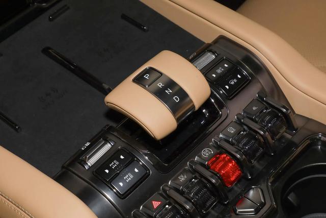 37.98萬元起，搭華為ADS3.0智駕，可選6/7座，方程豹豹8正式上市-有駕