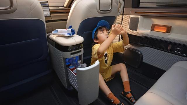 把未來開進(jìn)現(xiàn)實(shí)的車，9+N空間場(chǎng)景模式，極氪MIX專為家庭用戶打造-有駕