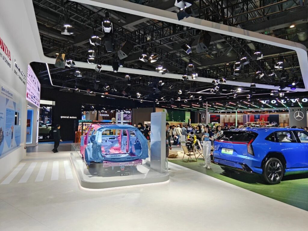 正確打開進博會：看熱鬧是海外車企，看門道是中國科技